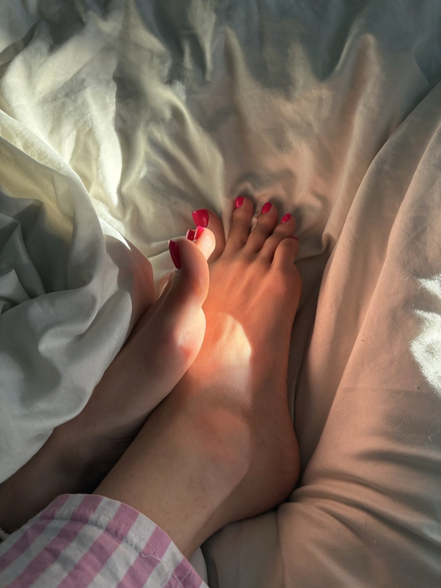 ErikaSund01's tweet photo. Sun bathing https://t.co/ys6CyPXclQ