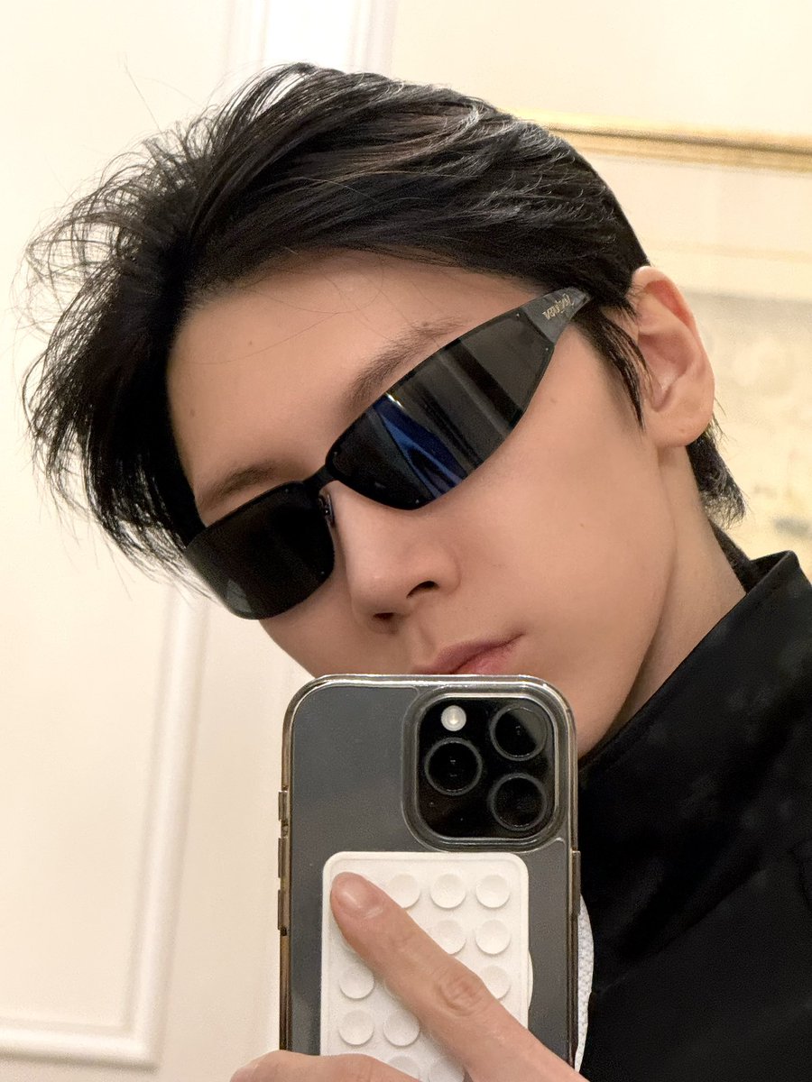 TEN_offcl's tweet photo. 🇫🇷Arrived in Paris!

#TEN #YSL #SaintLaurent 
#TENxSaintLaurent 
#TENtoParisFashionWeek https://t.co/R4osqW5Nqq