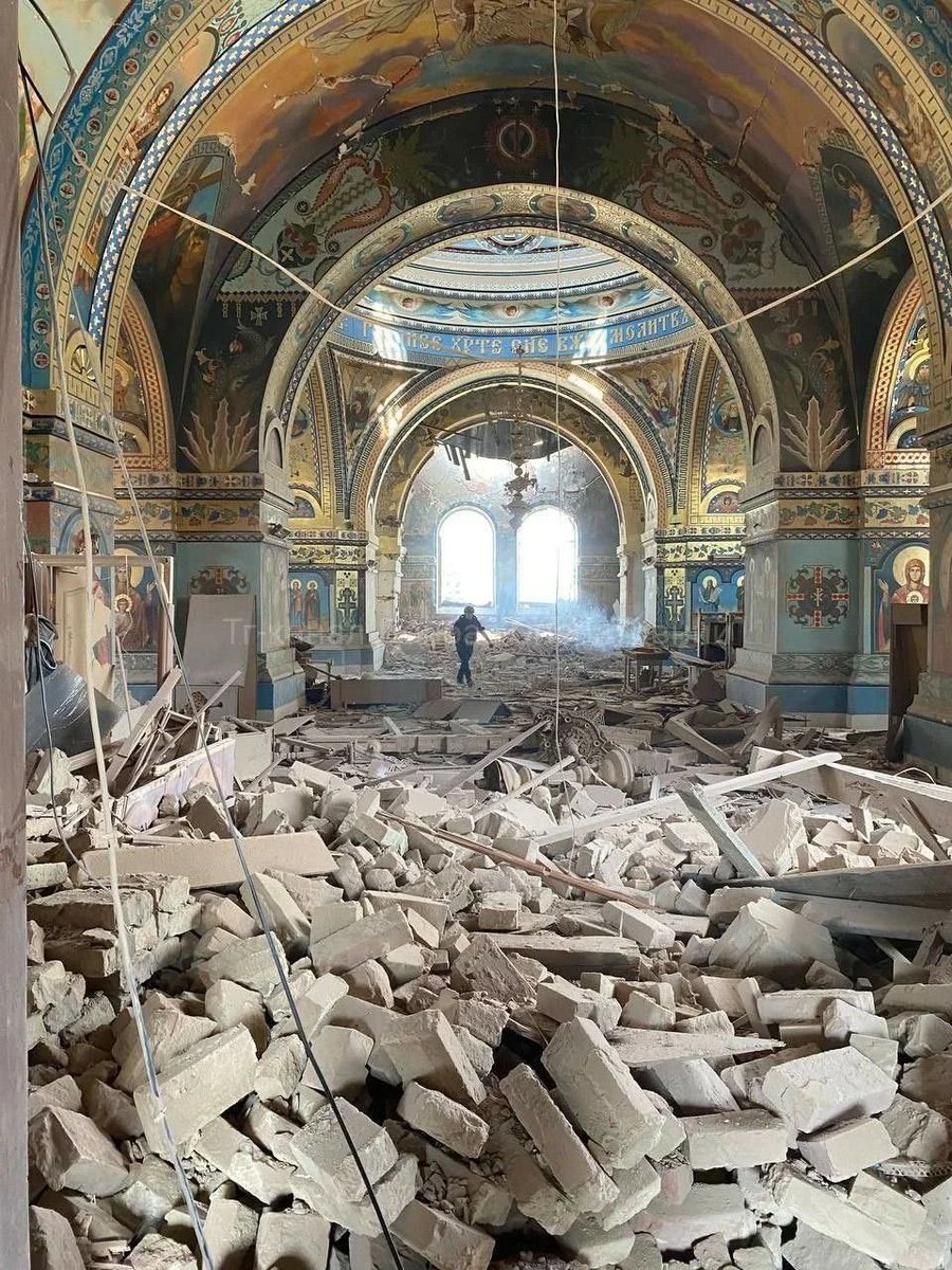 veraizmaylova41's tweet photo. Украинские православные храмы , после визита еденоверцев из за паребрика https://t.co/6aT8s4q2hT