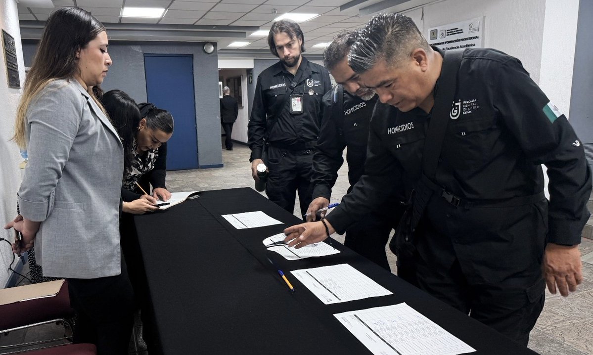 IFP_CDMX's tweet photo. 🧵(1/3) En el #IFPES, casa de estudios de la #FiscalíaCDMX, concluyó el curso “Gestión de una escena del crimen”, impartido por instructores del Servicio Nacional de la Policía Científica francesa, con la colaboración de la Embajada de Francia en México. https://t.co/uMLsOZupFQ
