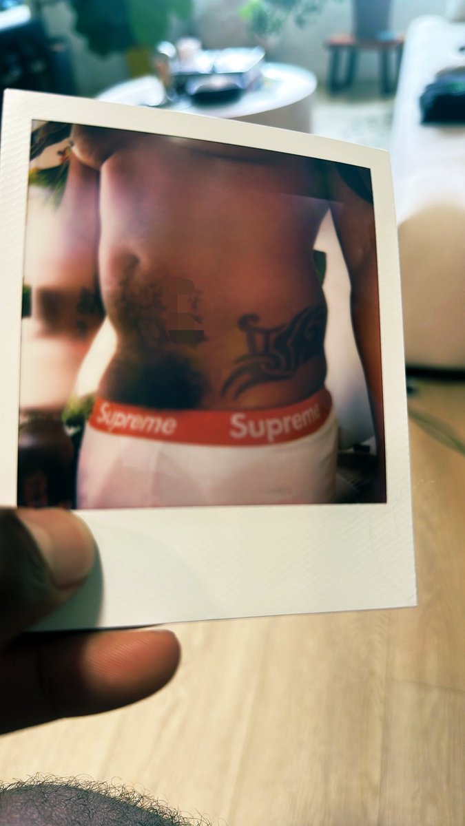 garcon_negre's tweet photo. Supreme Bush https://t.co/b9pidAvosn