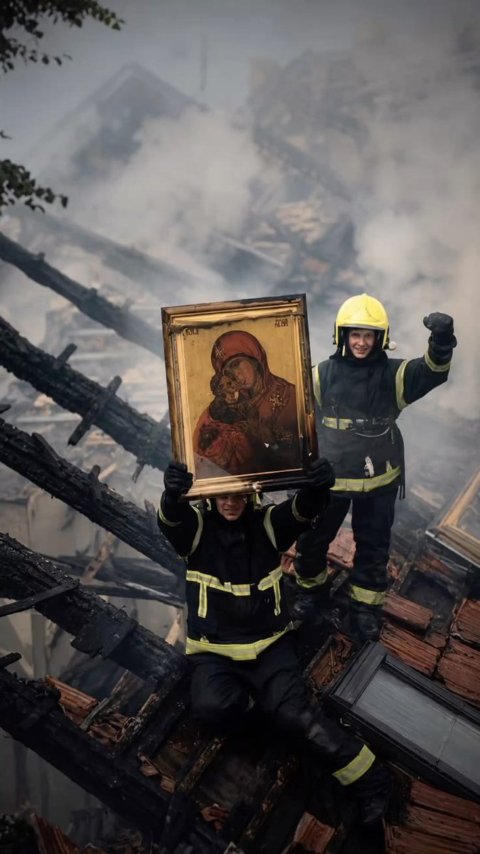 veraizmaylova41's tweet photo. Украинские православные храмы , после визита еденоверцев из за паребрика https://t.co/6aT8s4q2hT