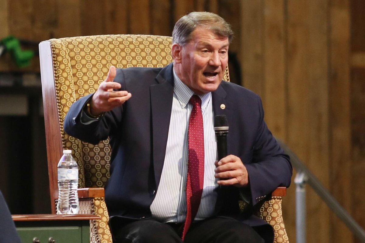 DemocraticWins's tweet photo. BREAKING: Stunning new reporting just revealed that Senator Mike Rounds, who is in an incredibly competitive Senate race in South Dakota, was just exposed for spending more than $200,000 more in taxpayer funded flights than any other Senator. Rounds needs to lose this cycle. https://t.co/fuZZcpXwy0