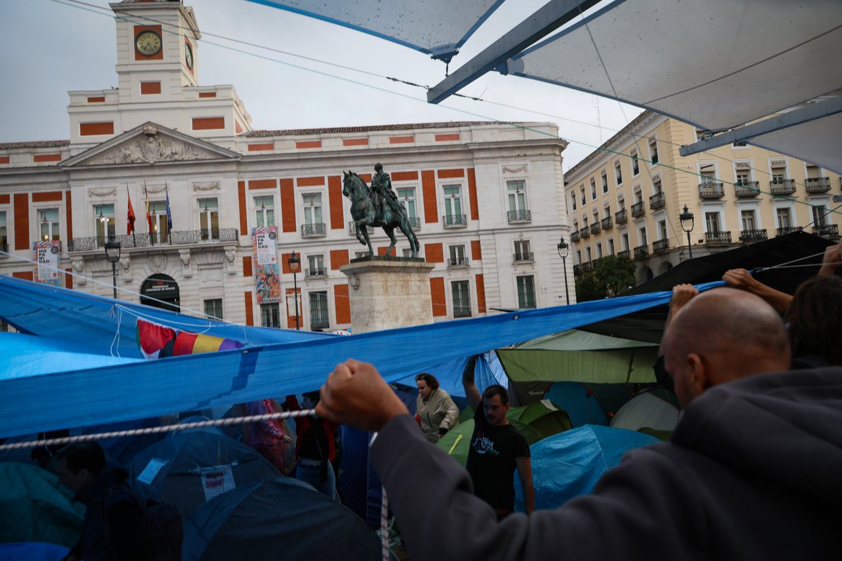 GanarAlcorcon's tweet photo. Ilegalizar los fondos buitre y usar su patrimonio para vivienda pública.

Más herramientas para los ayuntamientos con los que comprar vivienda que dedicar a alquileres asequibles.

La urgencia es ahora y la respuesta no puede esperar otros cuatro años. https://t.co/ssUzMgA8sO