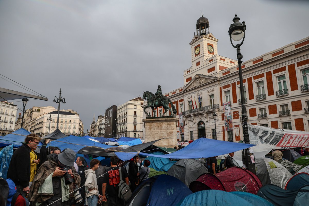 GanarAlcorcon's tweet photo. Ilegalizar los fondos buitre y usar su patrimonio para vivienda pública.

Más herramientas para los ayuntamientos con los que comprar vivienda que dedicar a alquileres asequibles.

La urgencia es ahora y la respuesta no puede esperar otros cuatro años. https://t.co/ssUzMgA8sO