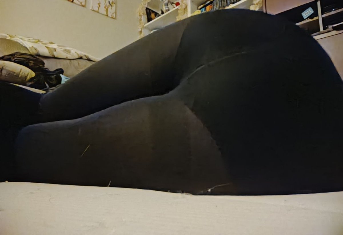 MikatheTrainer's tweet photo. Older pic, but I like how my butt looks here ❤️ https://t.co/arFGMf1soK