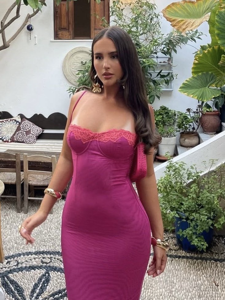 ayaaszs's tweet photo. O vestido  //  a avaliação que me fez querer comprar imediatamente https://t.co/UApdprbFKJ