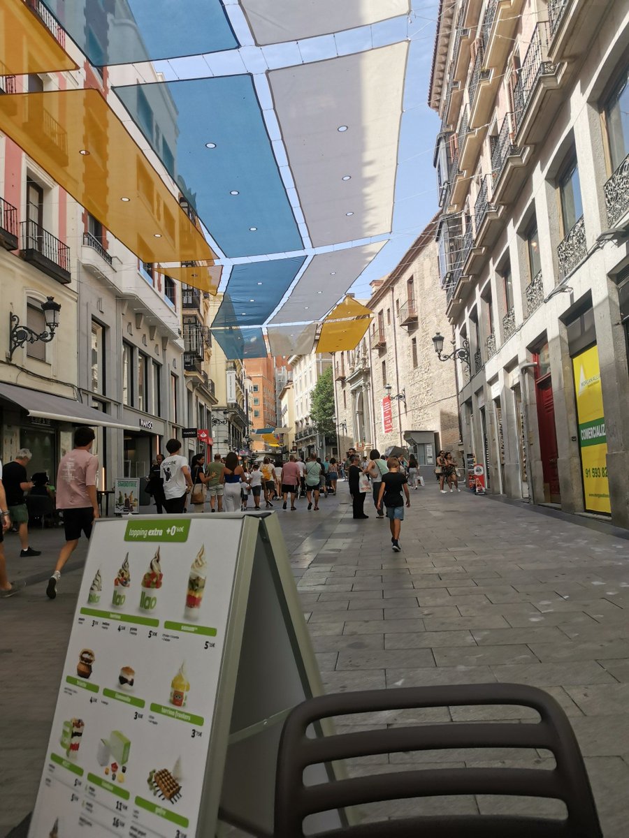 EstellHarbz2gz's tweet photo. [Hoy exploré el barrio de La Latina en Madrid, café con churros y paradas en tiendas de libros vintage. Día perfecto para caminar! ]， https://t.co/MY5j8KQY4q
