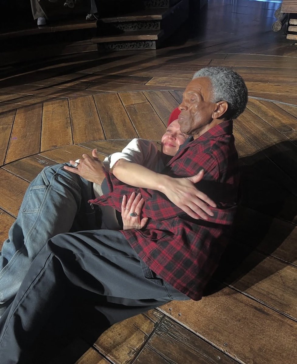 ambergraydaily's tweet photo. day 32- with andré de shields 

#ambergray #andredeshields #hadestown https://t.co/MDMzkAuKpu