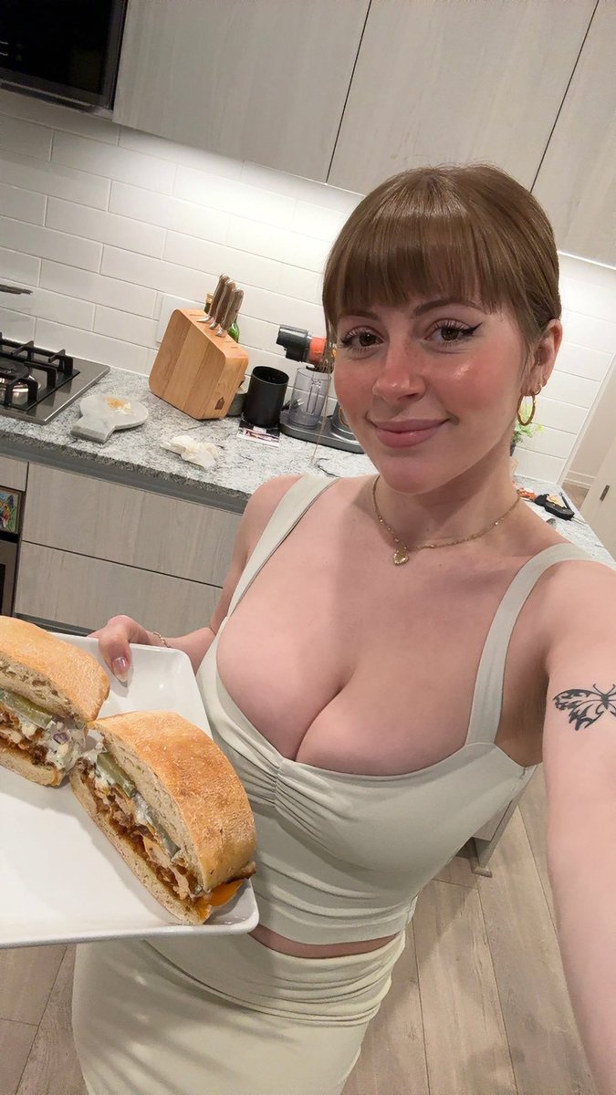 transAprilmcva's tweet photo. #fyp #fypシ゚viral .. me🥰💕🥰 or the Sandwich 🥪 https://t.co/aSppiFcl7T