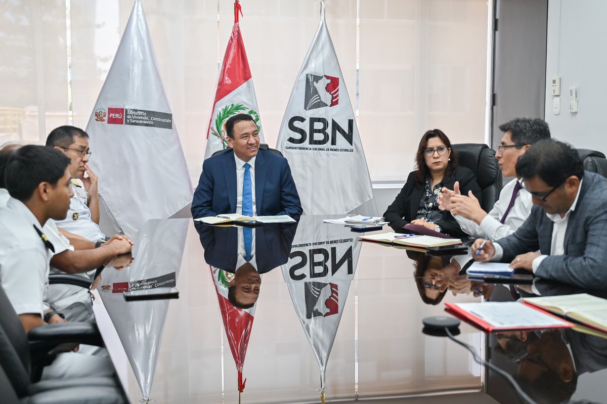 sbn_peru's tweet photo. ✅ #SBNInforma
💪 ¡Impulsando la gestión predial!
☝️El superintendente de la SBN, Angel Manero Campos, se reunió con los Contralmirantes Chiti Choy Kifok Arce y Edgar Moreno Cedamanos, de la Dirección de Gestión de Predios e Inmuebles de la Marina de Guerra del Perú. (1/2) https://t.co/Y68kWldYFG