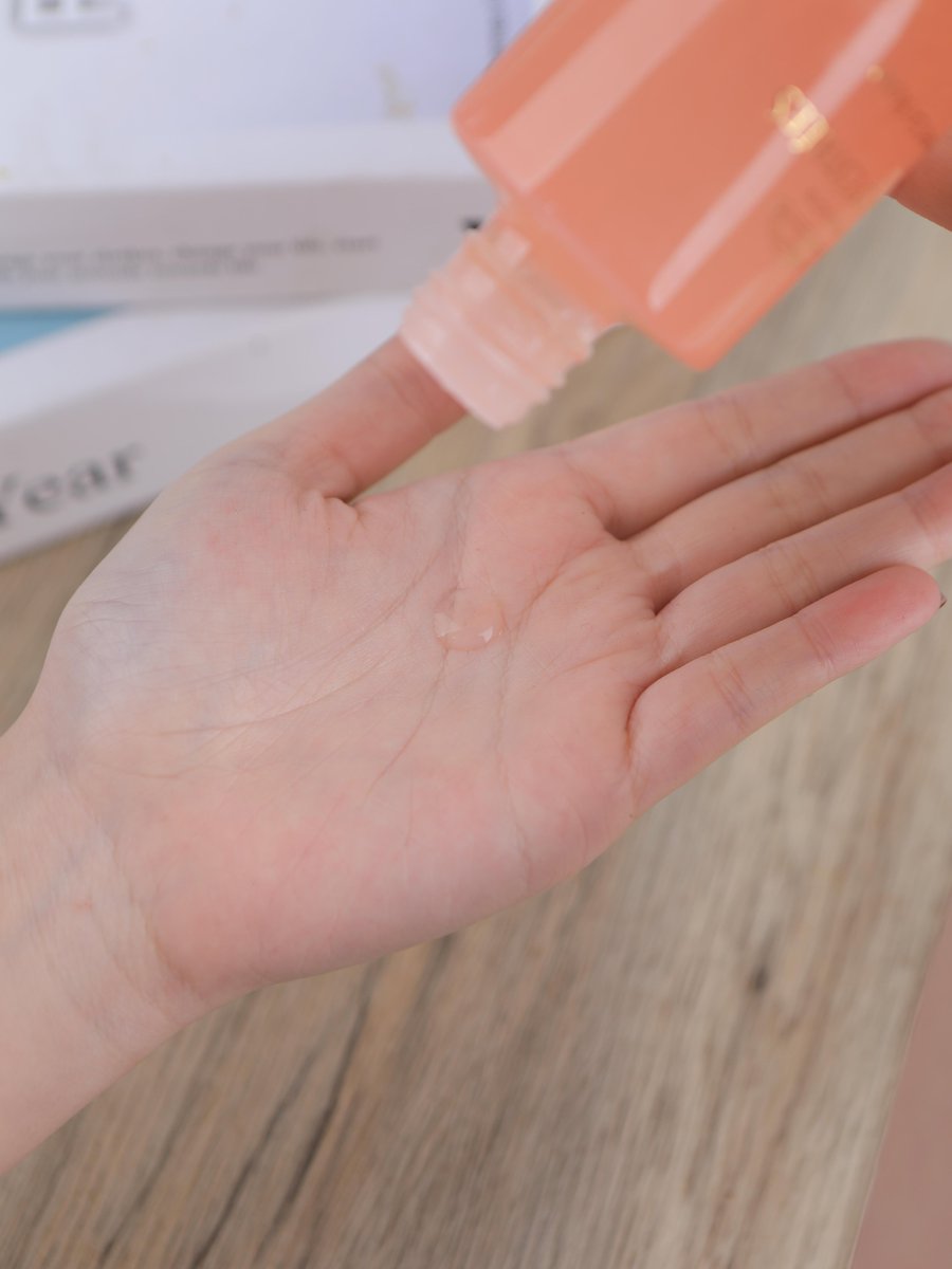 cdhdbdi70517's tweet photo. [My skincare game just leveled up with the new product—those pit gland extracts work wonders, my skin feels so smooth!]， https://t.co/0i5f2kr6dq