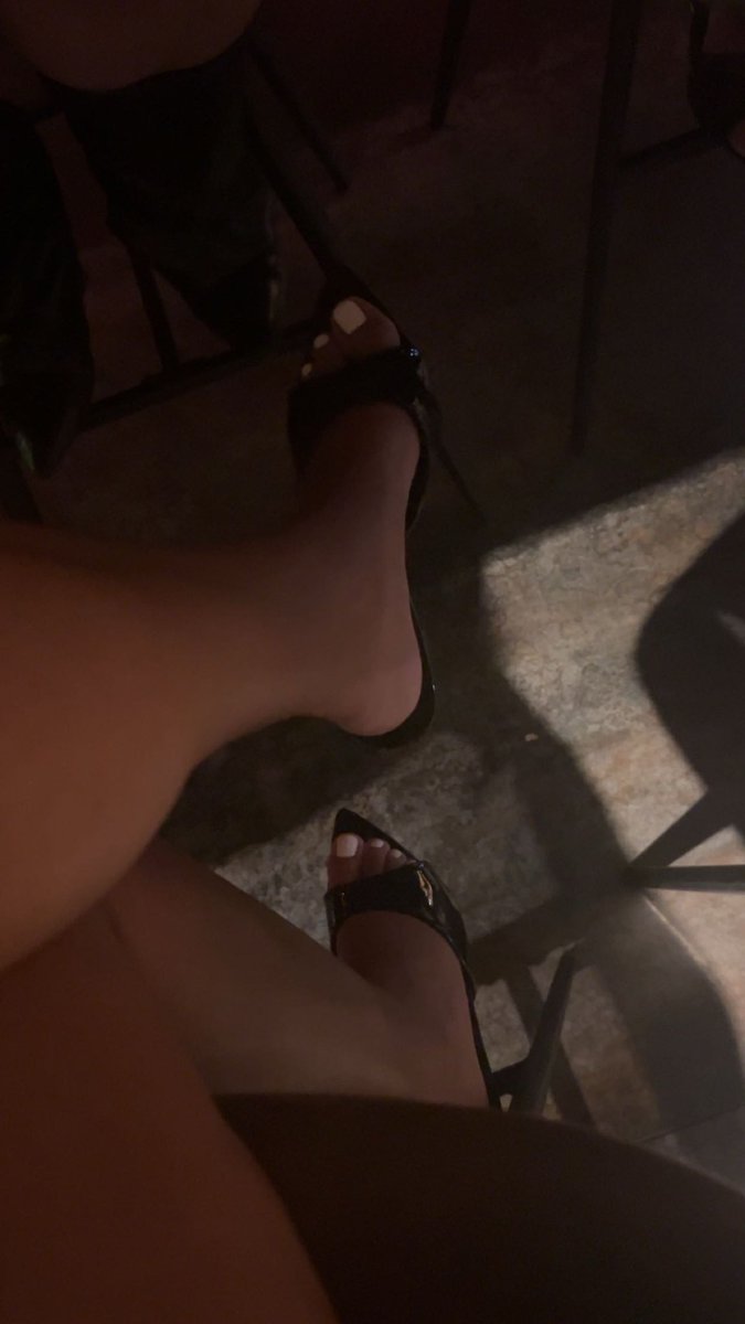 nesrine_drt's tweet photo. Venez raquer bande de bouffons.
#findom
#finsub #paypig #soumis #moneyslave #humanatam #cashmistress #dominatrice #domme #moneymiss #fetichistespieds #raceplay https://t.co/OpBWXkSD9l
