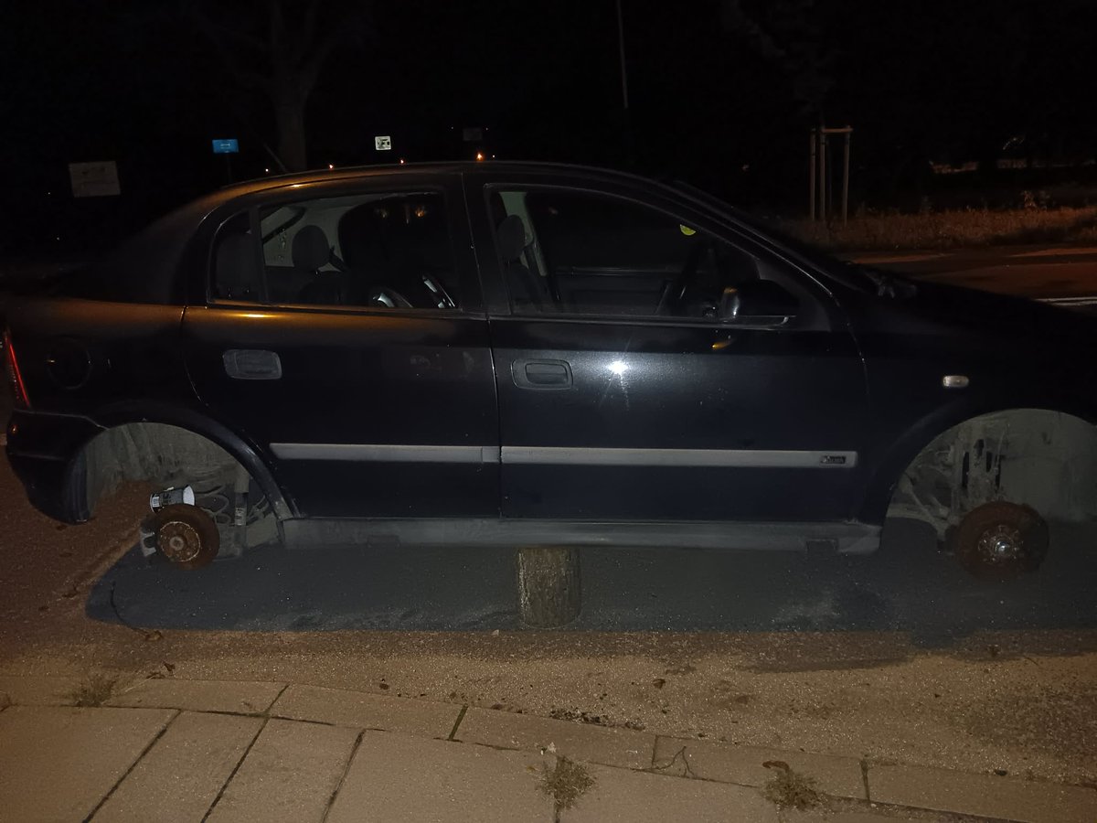 Romazingg's tweet photo. Opel Astra - Perfect 50/50 weight distribution.

Seems like guys also knew where the center of gravity is located on muh Astra https://t.co/XxTygs2ZZ5