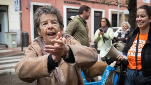 harryelsocio's tweet photo. Una vieja y un viejo van parbasete, van parbaseteeee 🎼🎵 https://t.co/t9jXnK1usF