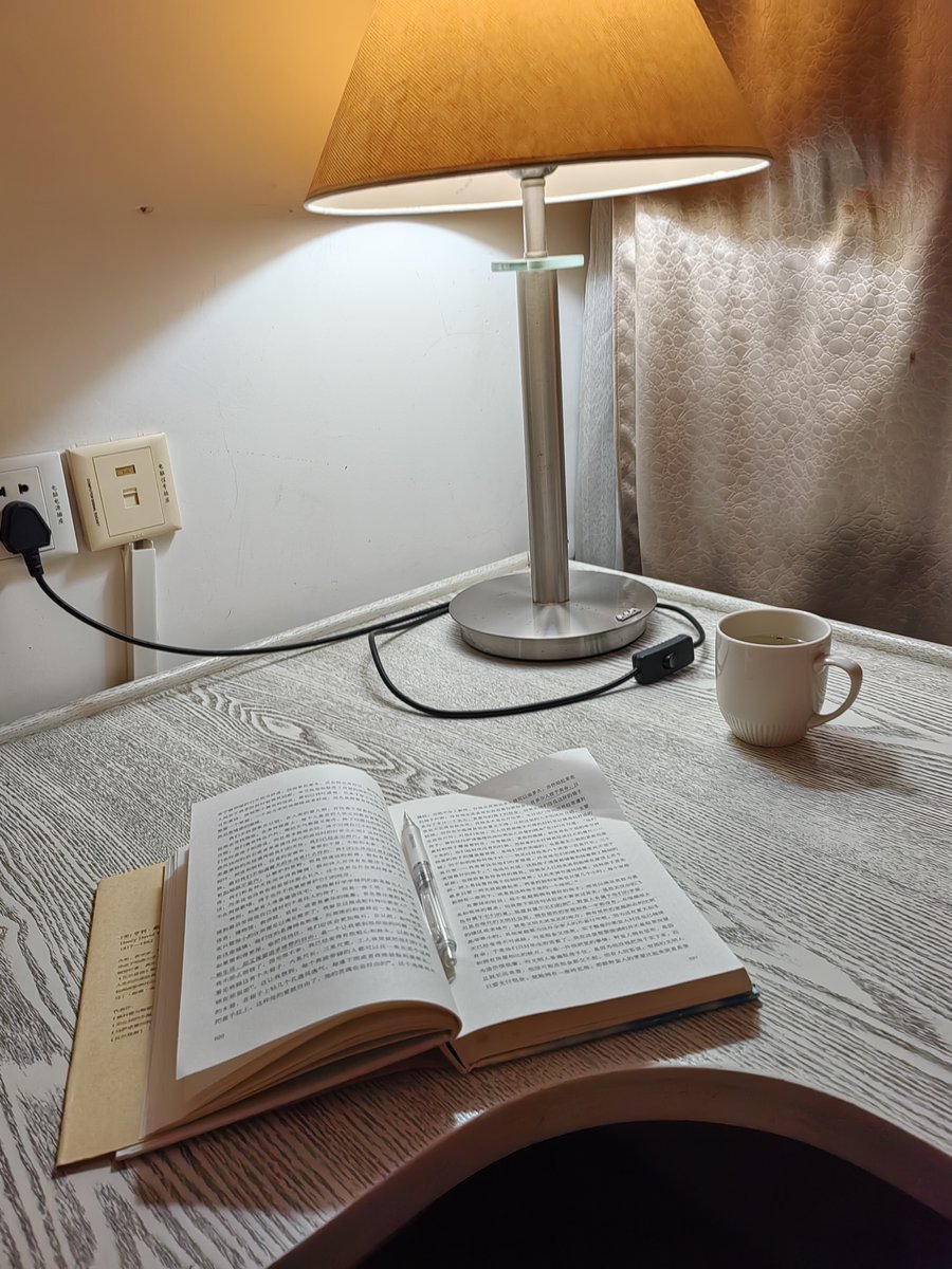 Elinaj0d's tweet photo. Descubrí una novela llena de sentimientos, no puedo parar de leerla. Los buenos libros siempre valen la pena! https://t.co/sNSubGjsnL