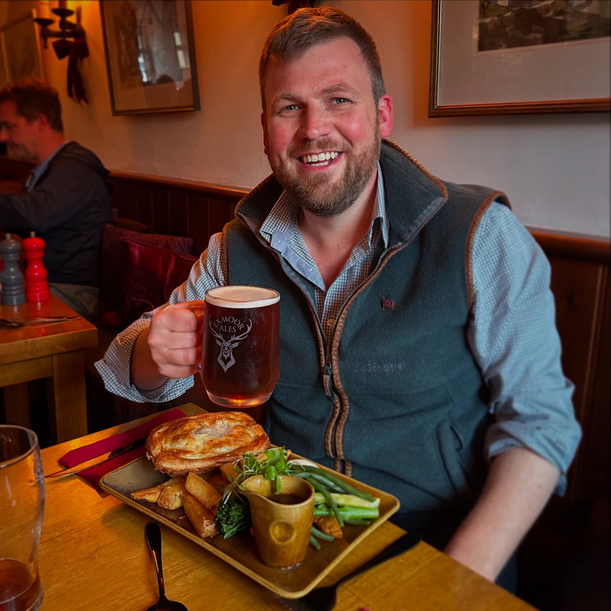 JPBWFarm's tweet photo. Labour's minister for the countryside thinks this is a "far Right nostalgic vision of Britain".

Most of us just call it a pie and a pint. https://t.co/v7lOQqrT8A