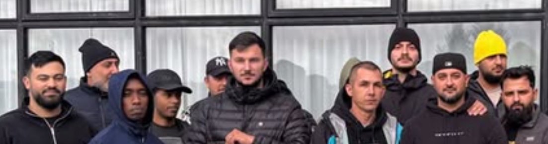 eitradurmadur's tweet photo. Það er bókstaflega verið að hrækja í andlitið á okkur

Gestrisnin sem við höfum sýnt var augljóslega mistök af okkar hálfu

Ímyndaðu þér að fara til heimalanda hjá þessu mönnum, keyra og skutla mat í smá tíma og segja síðan að þú bjóst til verðmætin í þeirra landi https://t.co/gWYEW1dJ5d