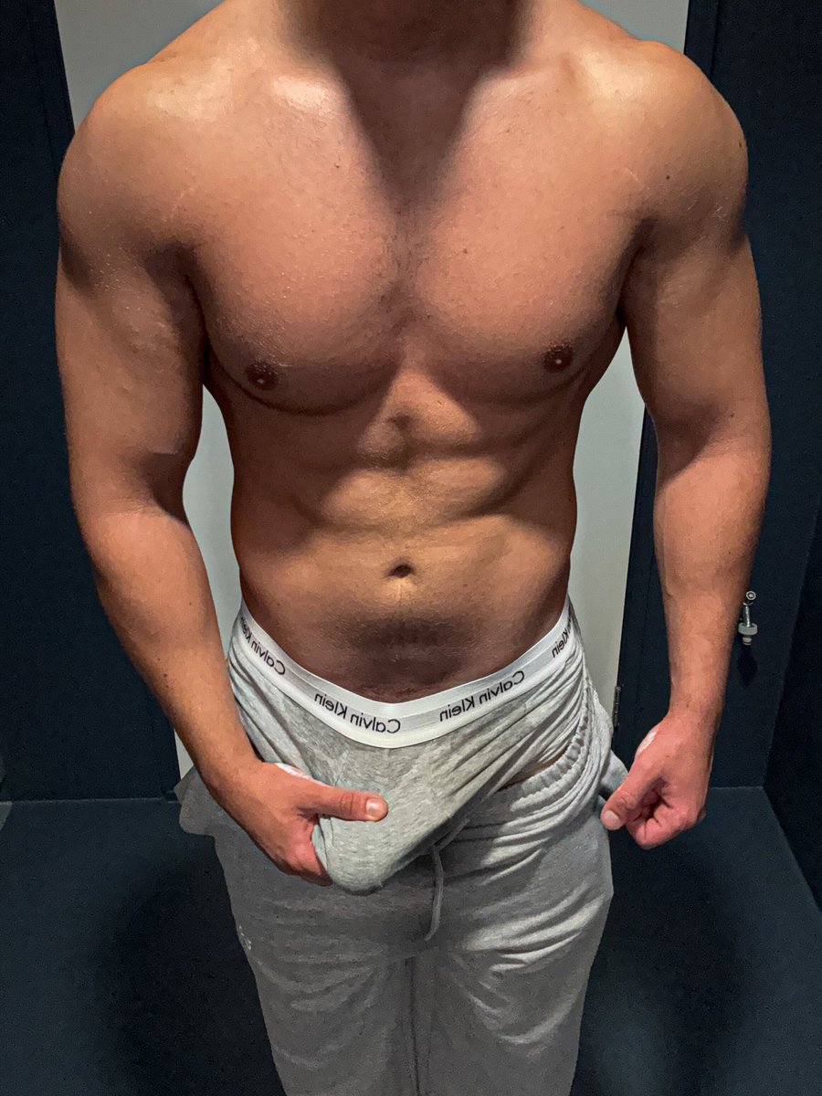 BDMaster23's tweet photo. Sweaty workout  = Sweaty Cock 🥵🍆

#findom #dutchfindom #findomme #finmaster #dominant #dom #paypig #tribute #cashslave #moneydom #walletslave #financialdomination #alpha #dutchalpha #master #obedience #tributeonly #payup #dutchdom #fitguy #muscle #masculine https://t.co/veLtiZ9aWn