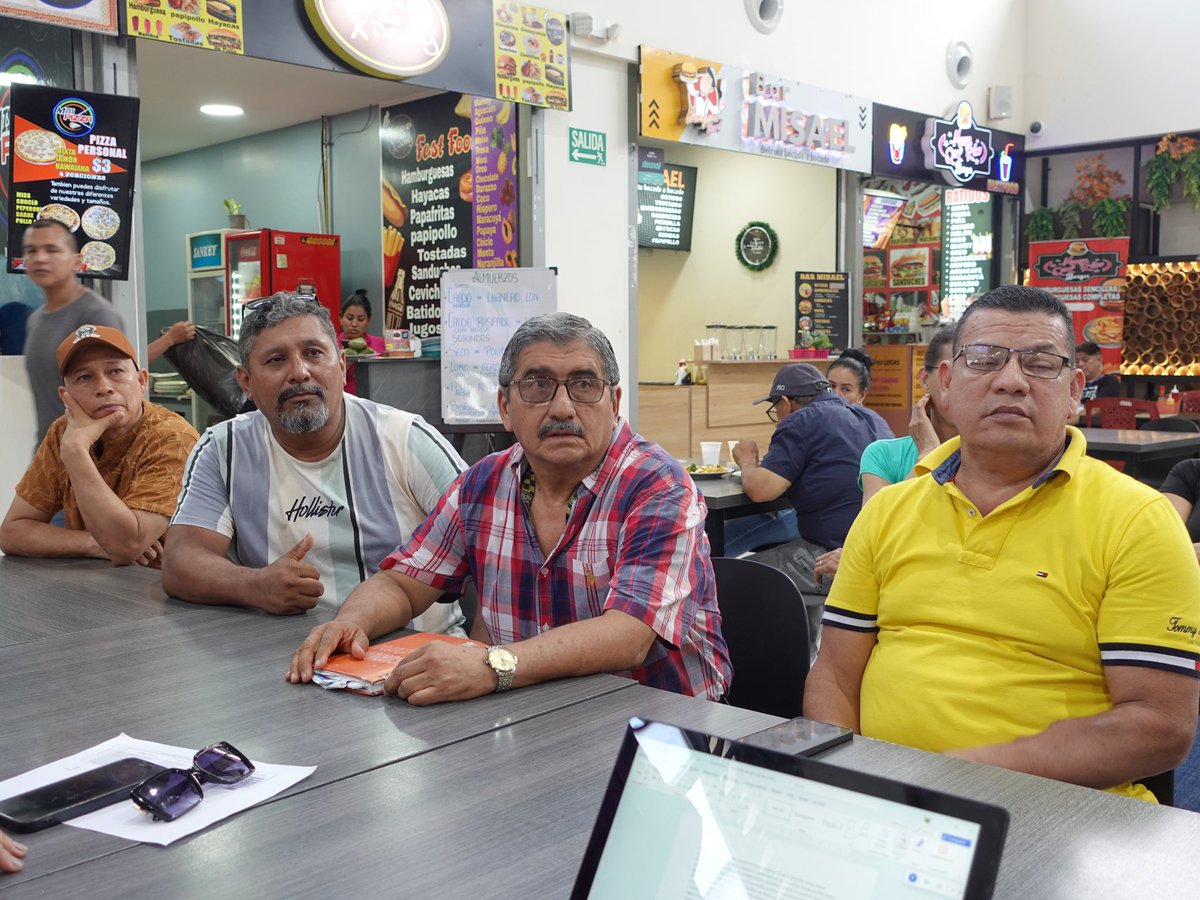 avalleec's tweet photo. Como parte del programa El Gobierno a tu lado, la gobernadora de Manabí, Aurora Valle, mantuvo una mesa de trabajo con los comerciantes del Centro Comercial 1 de Portoviejo, con el objetivo de escuchar sus propuestas y conocer de cerca sus necesidades. https://t.co/Bzb5CnQBbg