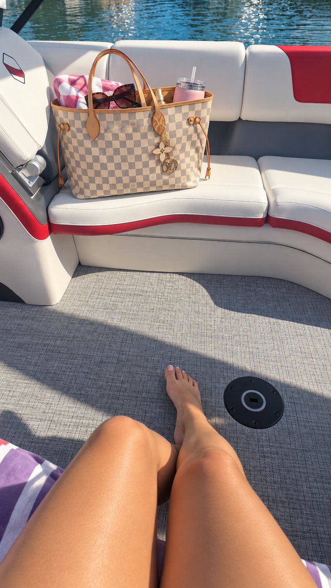 queenkourt5's tweet photo. Idk what you did at work today but this is what I did with your money 😘 https://t.co/1i5kRu9rvL