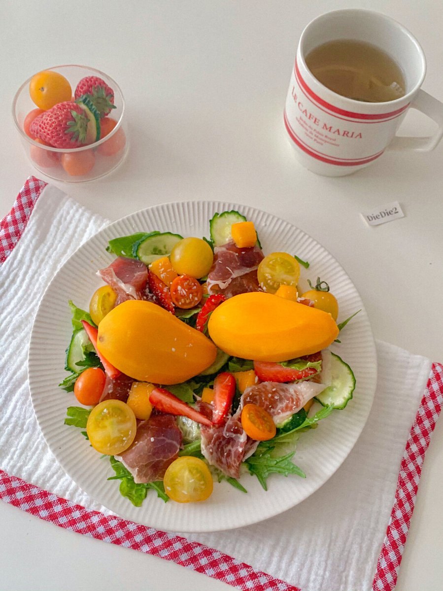 BellUptonri's tweet photo. Hoy almorcé una ensalada fresca con tomates cherry, queso feta y un toque de orégano, ligera y deliciosa para empezar la tarde. https://t.co/PxtxV0TEOE