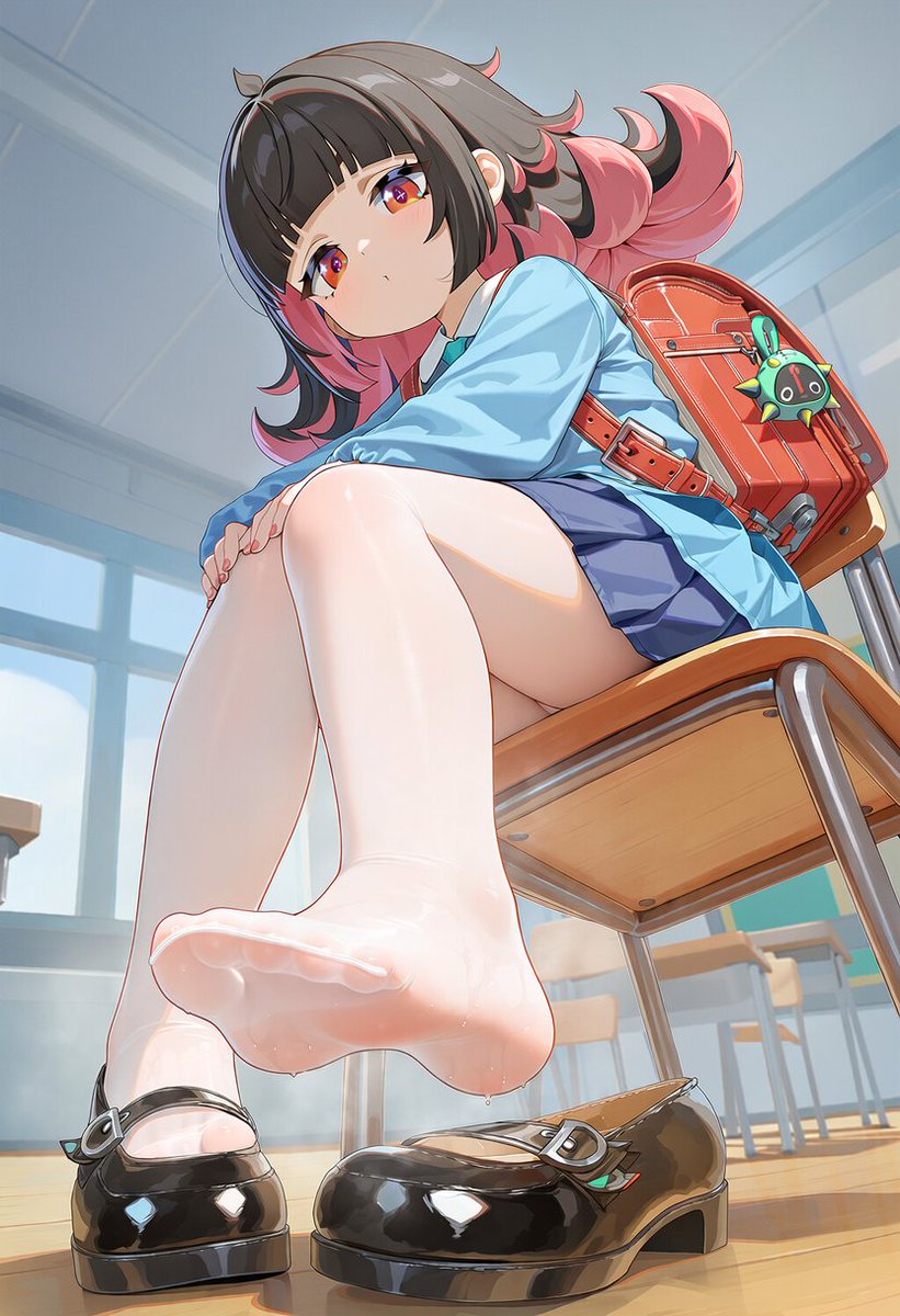 YUisaBrat's tweet photo. So sweaty after a long school day... 😣 https://t.co/CCQswa2pIC