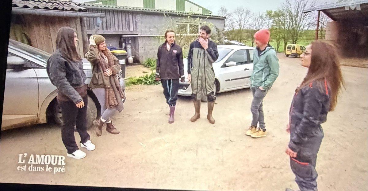 mkawaii23's tweet photo. #ADP #ADP26 #adp26 #adp Cindy toxique toujours à côté de sa proie https://t.co/a6PSPgyYAq