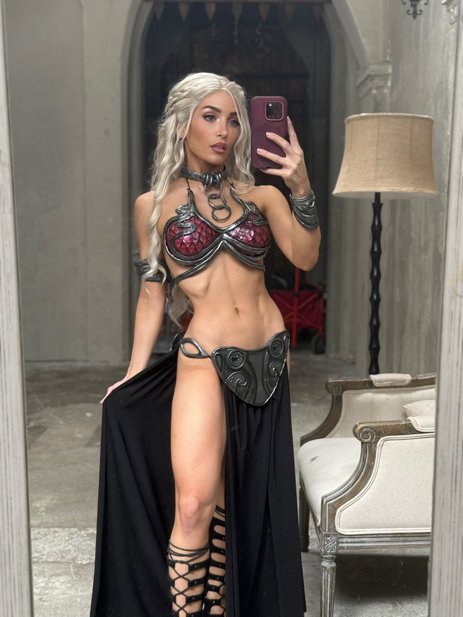 lisamancinerh's tweet photo. 6 years later and I still rock this fit 🐉🔥 https://t.co/66E71kYoWQ
