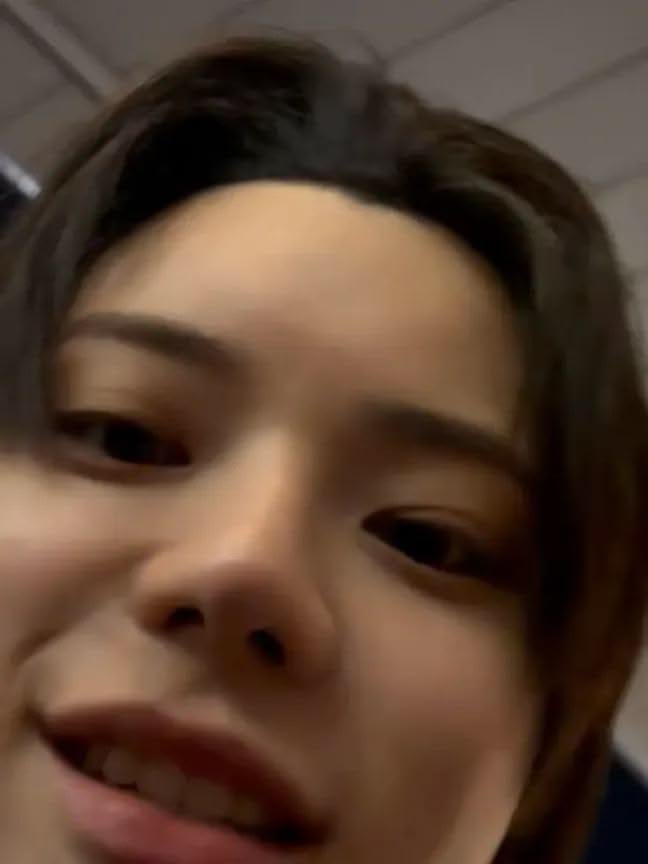meme_4sho's tweet photo. Ohyul looks so cuteee up close https://t.co/GsOT5nFXKO