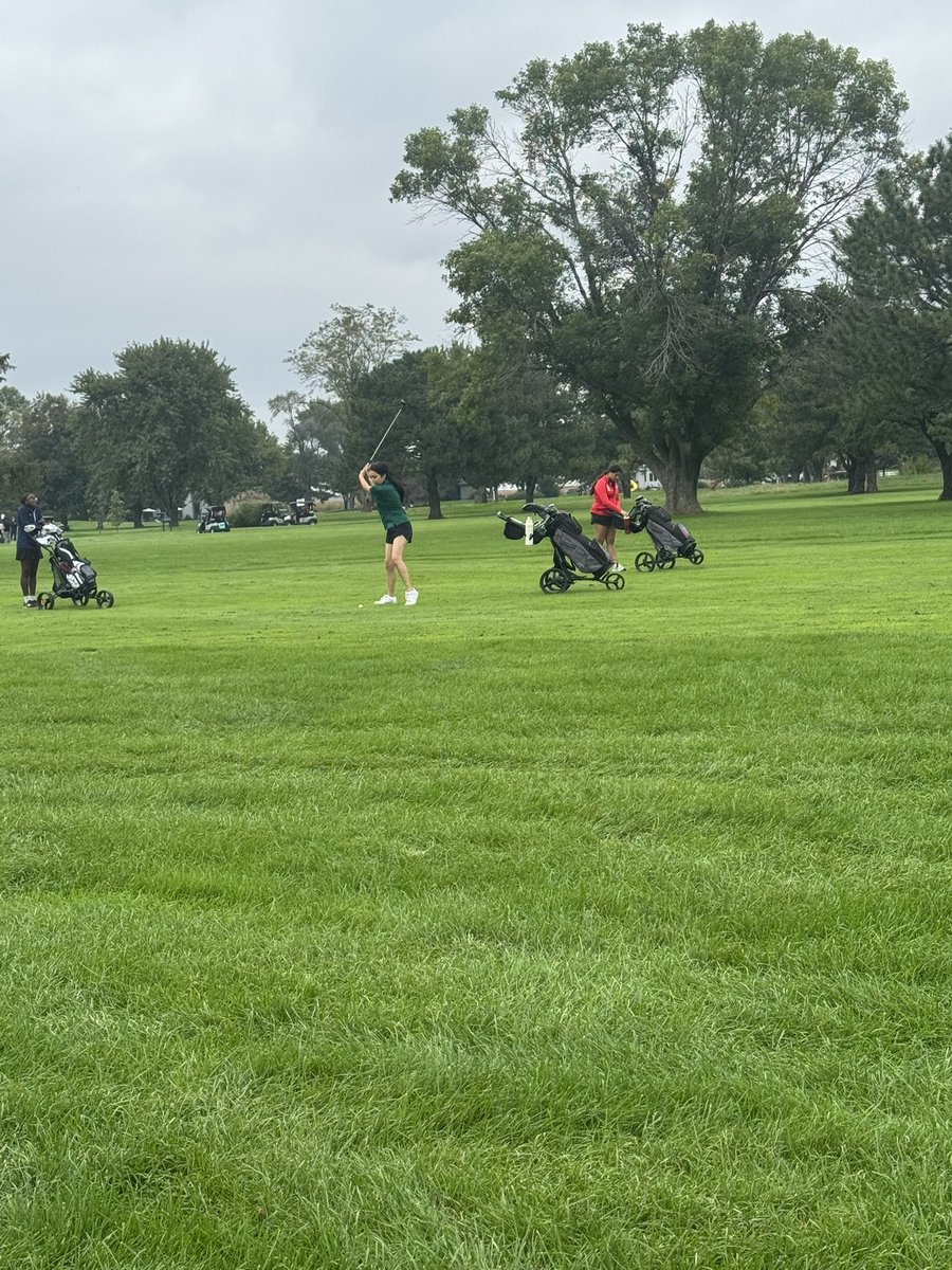 obryangirlsgolf's tweet photo. Metro Golf at The Pines! #GOBEARS https://t.co/tatBGo77J1