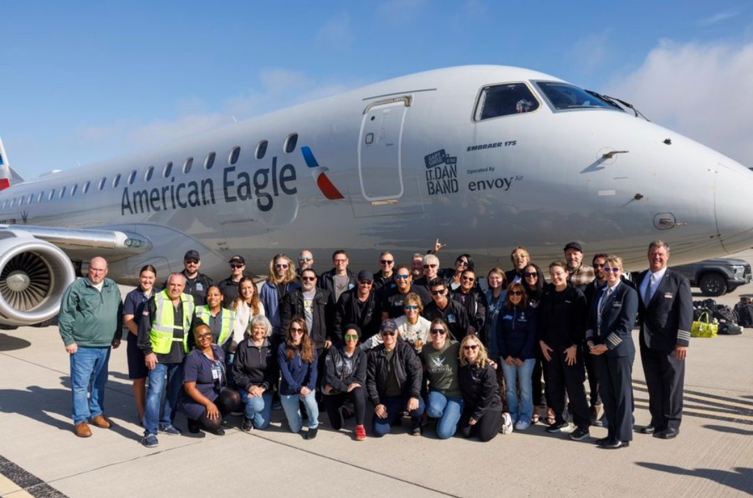 GarySinise04's tweet photo. What an incredible milestone for the Lt. Dan Band. After more than two decades on the road, this weekend we officially made it to all 50 states!
What a journey. Thank you, America. God bless you! 🇺🇸 https://t.co/bqOqCcCET0