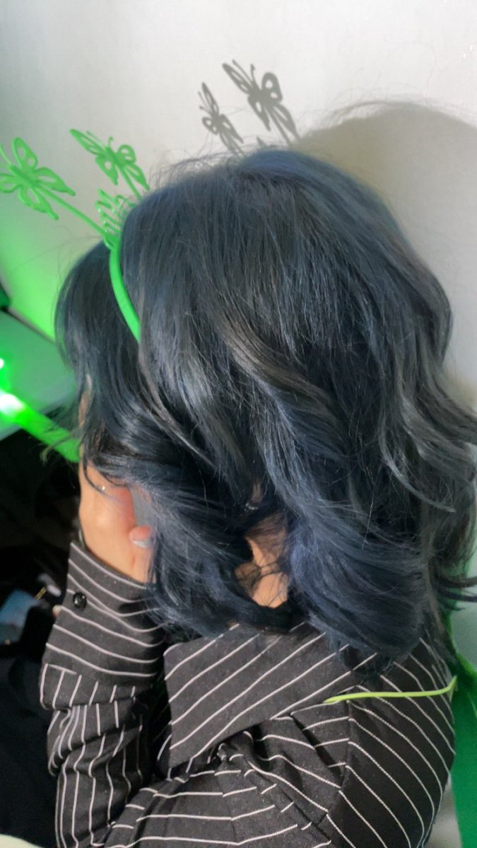 bjj5_1's tweet photo. blue hair 💙💙💙 https://t.co/RJ46lFdWdd