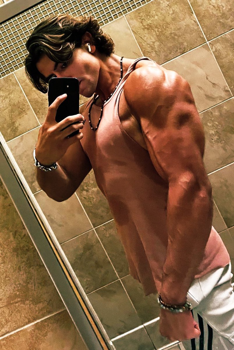 simonsezs93's tweet photo. Understandably every alpha needs to claim to be the best. The objective truth is that no one remotely compares to #GodAdonis in any respect. No matter how high they climb, they remain, always, in His shadow. He is the once and future god-king of all findom.
There is only one 🙇♂️ https://t.co/ItqhfCtyOO