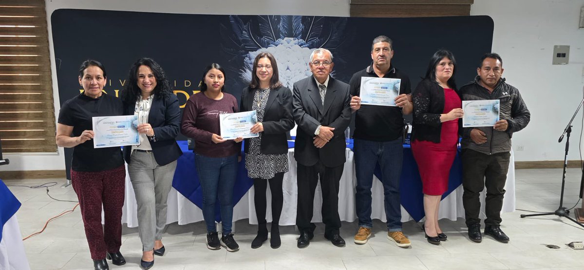 SRIoficialEc's tweet photo. #SRIenTungurahua

.@VeronicaDavilaV, directora zonal 3 del #SRI, participó en el evento de clausura del #NAF de @uniandesec. 

Reconocemos el compromiso de los estudiantes que transformaron sus conocimientos en orientación y servicio para la ciudadanía. 📚🇪🇨 https://t.co/31ETokSIOw
