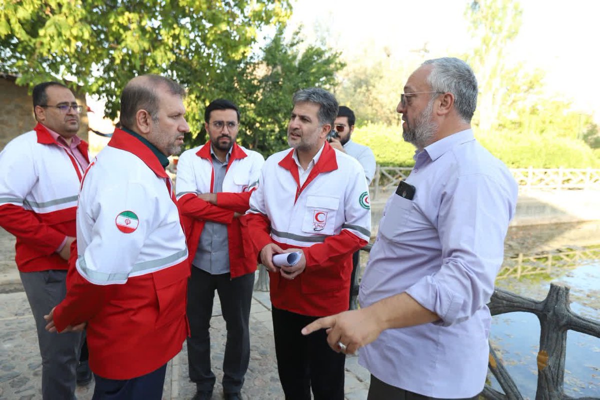 yazdrcs's tweet photo. اختصاص ۱۳۰ میلیارد تومان اعتبار عمرانی و حمایتی به هلال‌احمر استان  #یزد

سفر نظارتی و ستادی دبیرکل جمعیت #هلال‌احمر به استان یزد  با رهاوردی بالغ بر ۱۳۰ میلیارد تومان همراه شد؛ اعتباری که شامل تخصیص ۱۰۰ میلیارد تومان برای پروژه‌های عمرانی و ۳۰ میلیارد تومان بودجه حمایتی https://t.co/7KSOqQNnMe