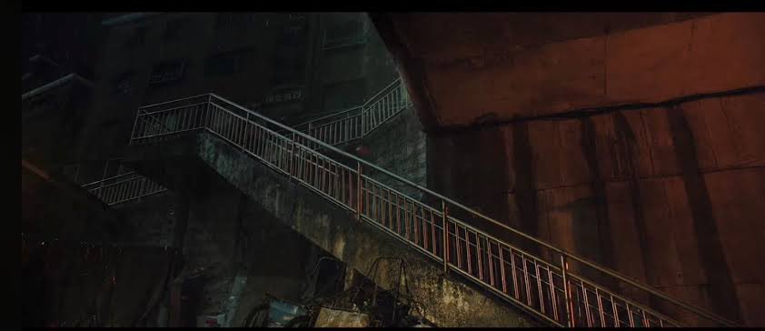 EmmyHood01's tweet photo. One thing I love about Parasite is how much of the story is told through stairs.

The rich family keeps living above everybody while the poorer characters are constantly climbing up to wealth or going back down to where they came from.

Even the houses were doing classism. 😭 https://t.co/cTQ0AMbA3A