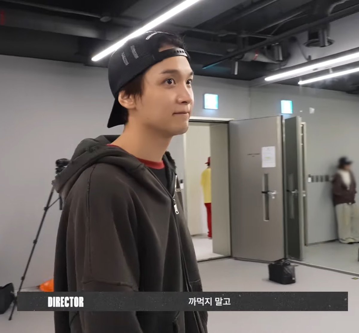 jihyucknation's tweet photo. jisung and haechan traded hats during practice (jisung wore haechan’s cap and haechan took jisung’s beanie) 😆 https://t.co/nWxYbQGcxA