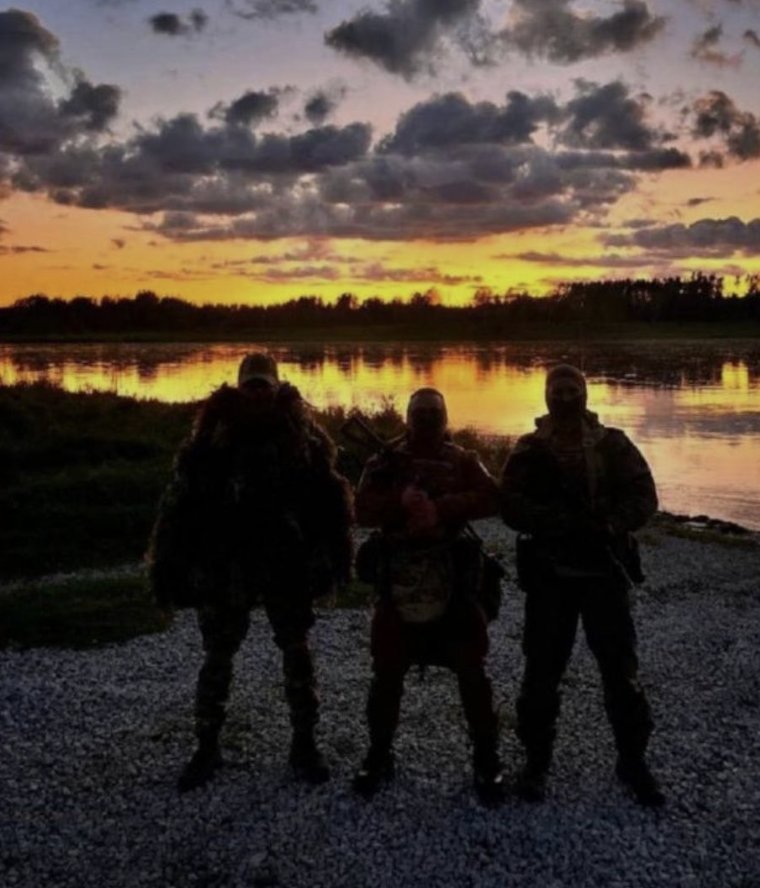 IntelDudee's tweet photo. 🇪🇪🇷🇺‼️ URGENTE AHORA 

UN CANAL DE TELEGRAM VINCULADO A FUERZAS ESPECIALES SPETNAZ DE RUSIA, pública una foto afirmando haber sido tomada a lo largo del rio Narva cerca de la ciudad Estonia de NARVA. 

¿Que querrá demostrar Rusia con esto? https://t.co/Y4rbfhII14