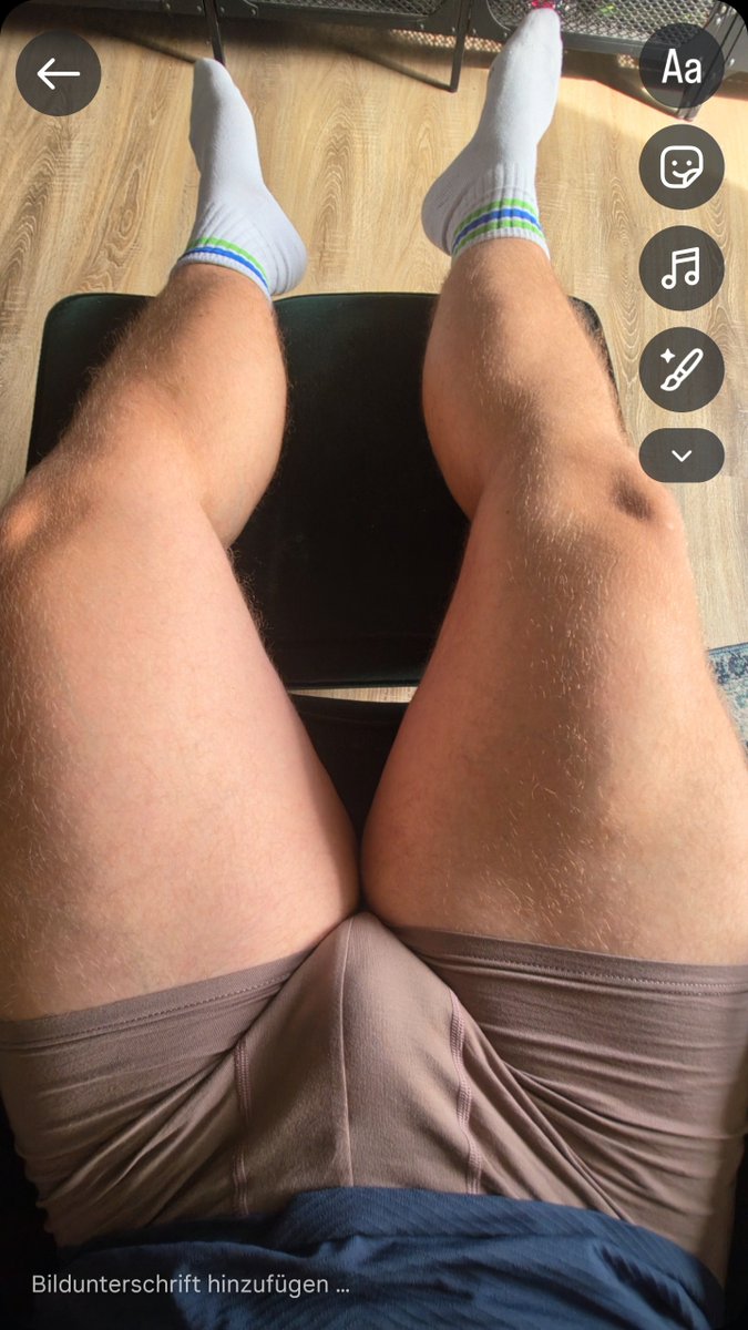netfelixxx's tweet photo. Thighs so thick they barely fit the frame 😮‍💨 https://t.co/76MB5FGREP