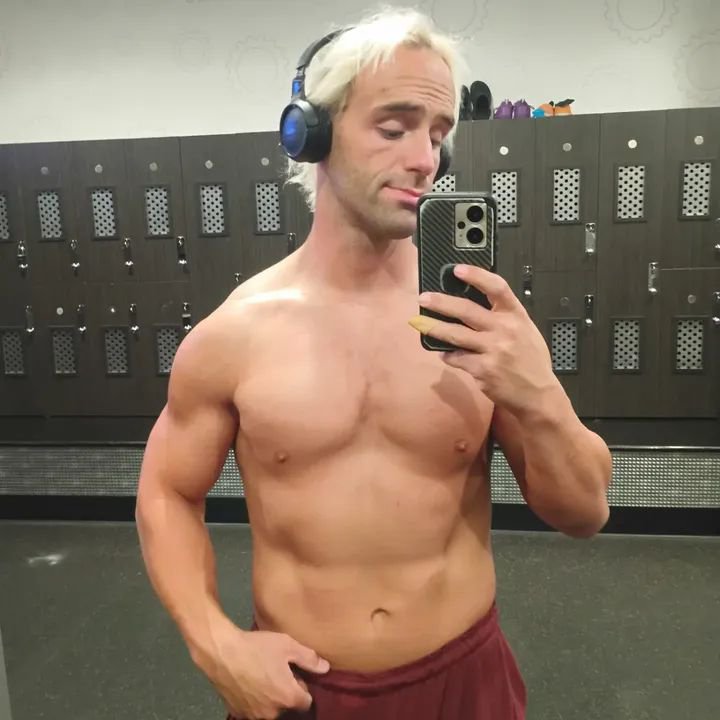 HarleyTMorris's tweet photo. 4 matches, 3 days! Am I a bit banged up? Yes. Am I sore? Yes. Is that stopping me from putting in work? HELL NO!!! #reflectionofperfection🪞😏 https://t.co/r4H6m9DoNW