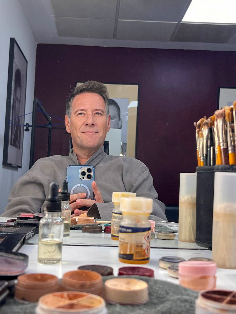 Carlos_Latre's tweet photo. Esta noche nos visita en @elhormiguero …Leire Díez 😂🐜

Así ha sido el proceso de caracterización de la mano de mi querida Anna Cartes . ❤️

¡Menudo trabajazo, como siempre! 👏🏼

¿Qué os parece el resultado? 😂👇

#caracterización #humor #leiredíez #susanamaxieh https://t.co/m9Ryw7hbWq