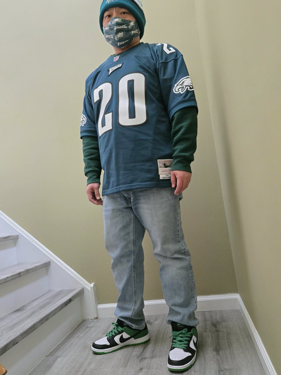 cervantezcsv7's tweet photo. Almost game time GO BIRDS!!
#Sneakers #Tuần https://t.co/gtZWEpc9ts