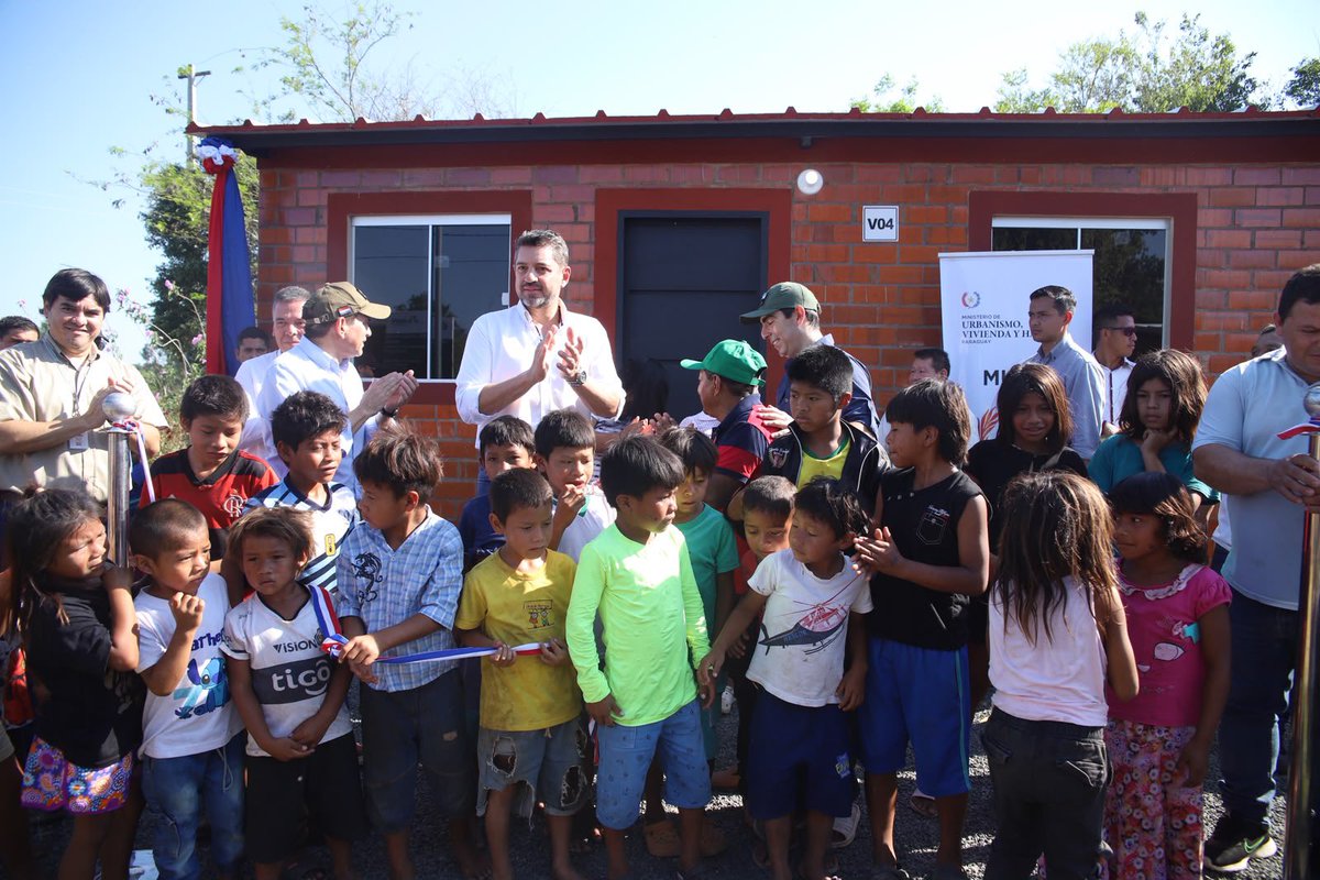 AllianaPedro's tweet photo. No es un número más .. hoy 317 familias tienen un nuevo hogar! 

Cerramos una hermosa jornada en Caaguazú compartiendo con personas que hace décadas perseguían el sueño de un lugar donde vivir dignamente y seguir creciendo.

Una casa nueva, más allá de su techo, sus paredes, sus ventanas, es una historia que comienza, que trae promesas y eso en todos los idiomas se llama esperanza cumplida. 

Es todo lo que buscamos, hoy y mañana, hacer que esas esperanzas se conviertan en realidad.