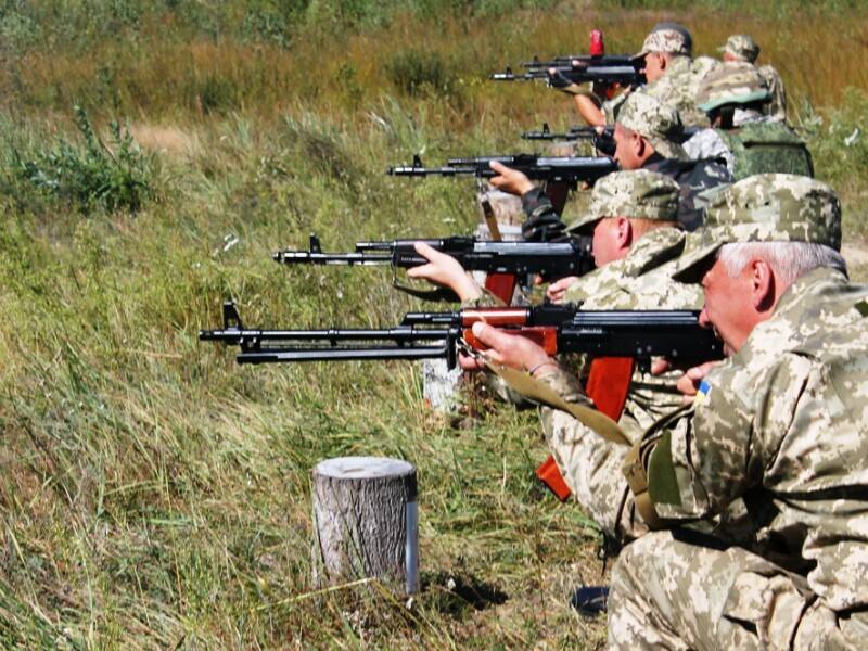 doctoradmiral's tweet photo. September 2014, Zhytomyr
Veterans of the Soviet invasion of Afghanistan undergoing refresher training after being mobilized into the 95th Airmobile Brigade during the Third Wave of the Limited Mobilization™