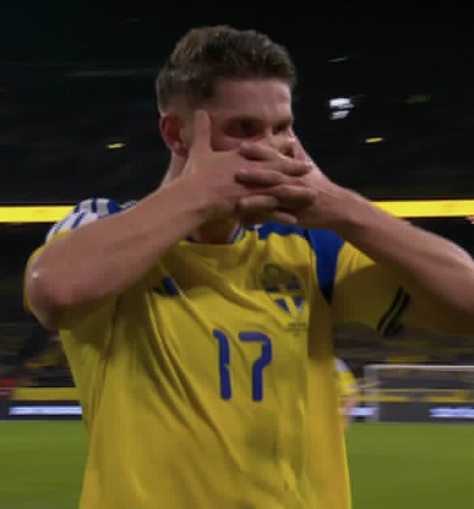 Jerrankingmedi9's tweet photo. Arsenal bench warmer Viktor Gyokeres has scored for Sweden making it 3:1 

This guy needs to start games, he is good but I wonder why they play havertz ahead of him https://t.co/IbuOafVkIA