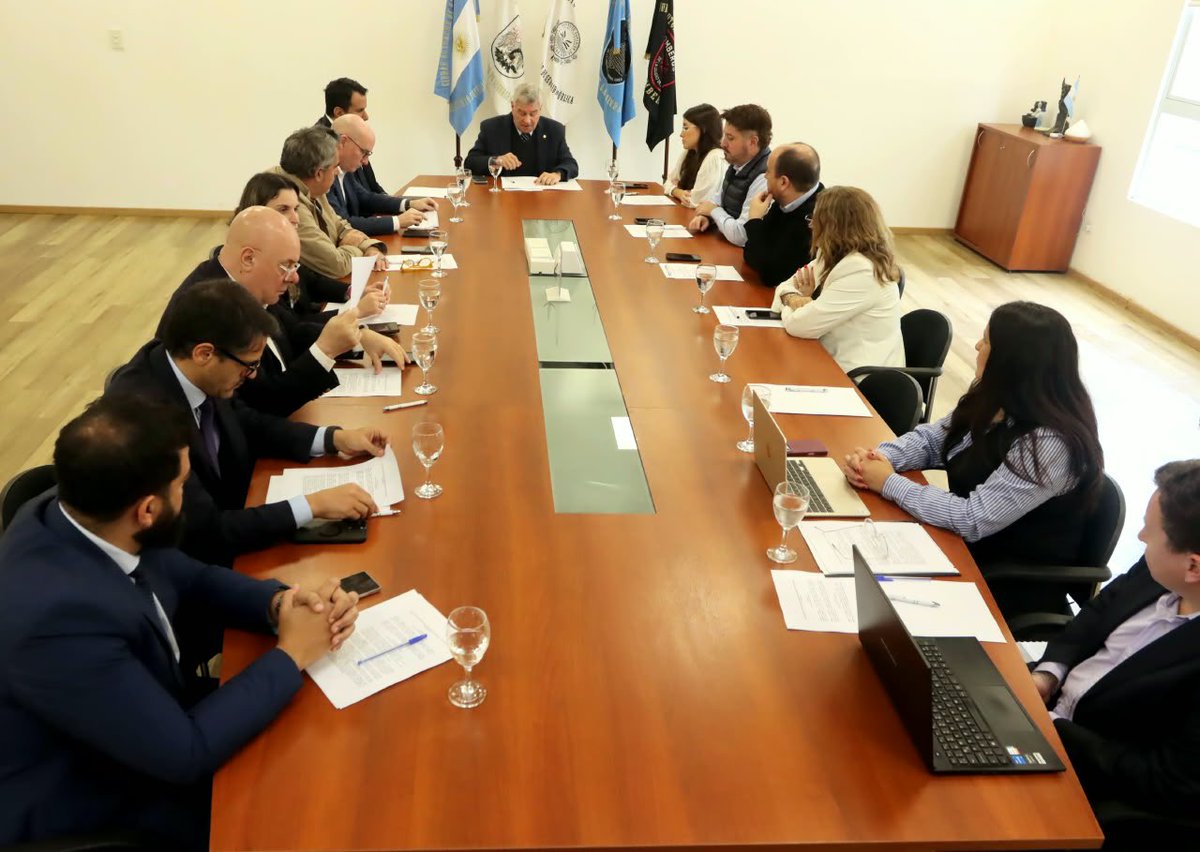 SeguridadBA's tweet photo. Nos reunimos en el Plenario del Consejo de Seguridad y Prevención del Delito, junto con representantes de la @LegisCABA y del @MPFCABA. Analizamos el reglamento interno del Consejo, un paso importante para ordenar su funcionamiento y fortalecer el trabajo entre las instituciones. https://t.co/bq67R1Hdt8