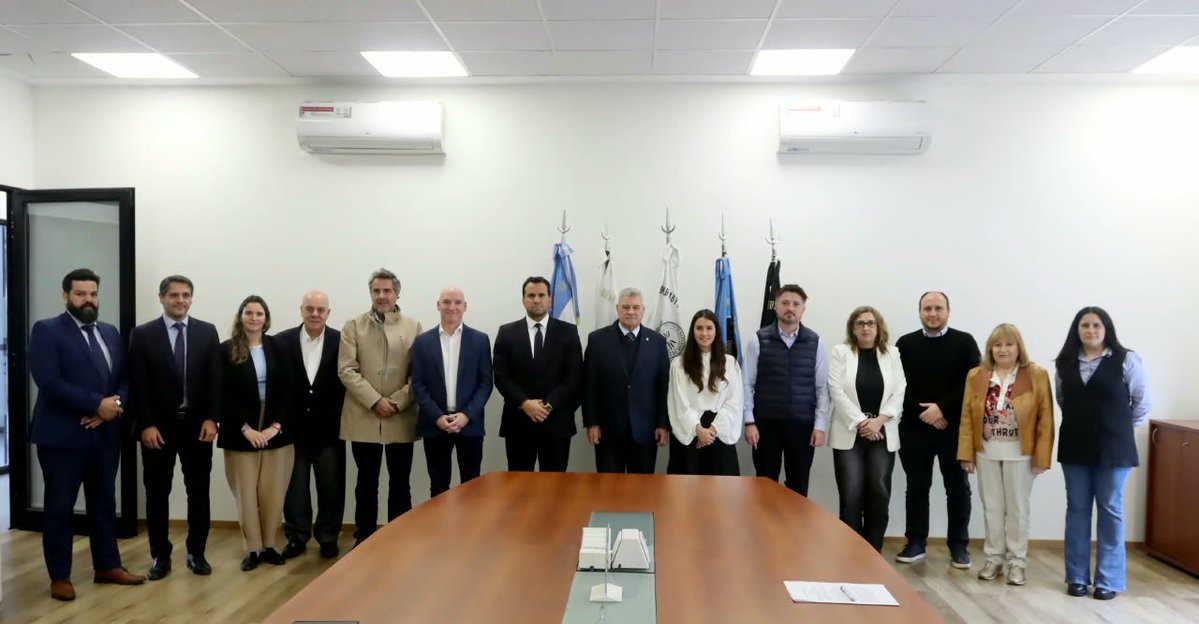 SeguridadBA's tweet photo. Nos reunimos en el Plenario del Consejo de Seguridad y Prevención del Delito, junto con representantes de la @LegisCABA y del @MPFCABA. Analizamos el reglamento interno del Consejo, un paso importante para ordenar su funcionamiento y fortalecer el trabajo entre las instituciones. https://t.co/bq67R1Hdt8