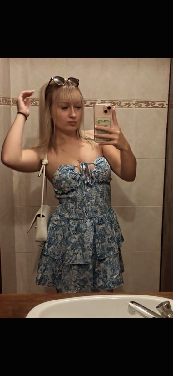 irl_exposer_2's tweet photo. Ffion 19 submitted by her friends ex boyfriend https://t.co/KfVGjbUm7h