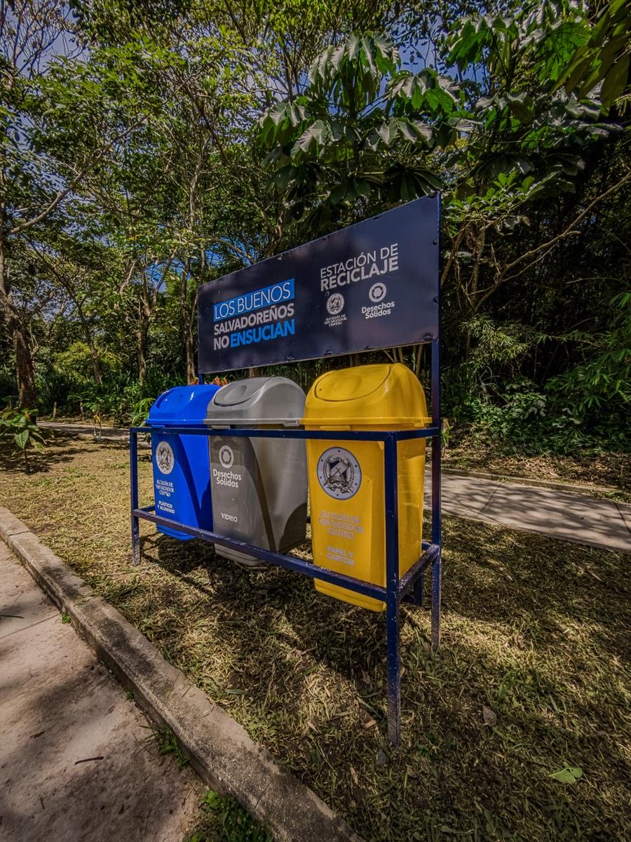 DesechoSolidos's tweet photo. 📍Mantenimiento en Parque Bicentenario: nuestras cuadrillas de parques y plazas están activas con chapoda completa y barrido constante en cada sendero. ☑️

Cuidamos este gran pulmón de la capital para que disfrutés tu rutina al aire libre en un espacio limpio y seguro. ¡Ayudanos a preservarlo poniendo la basura en su lugar!  🚮
